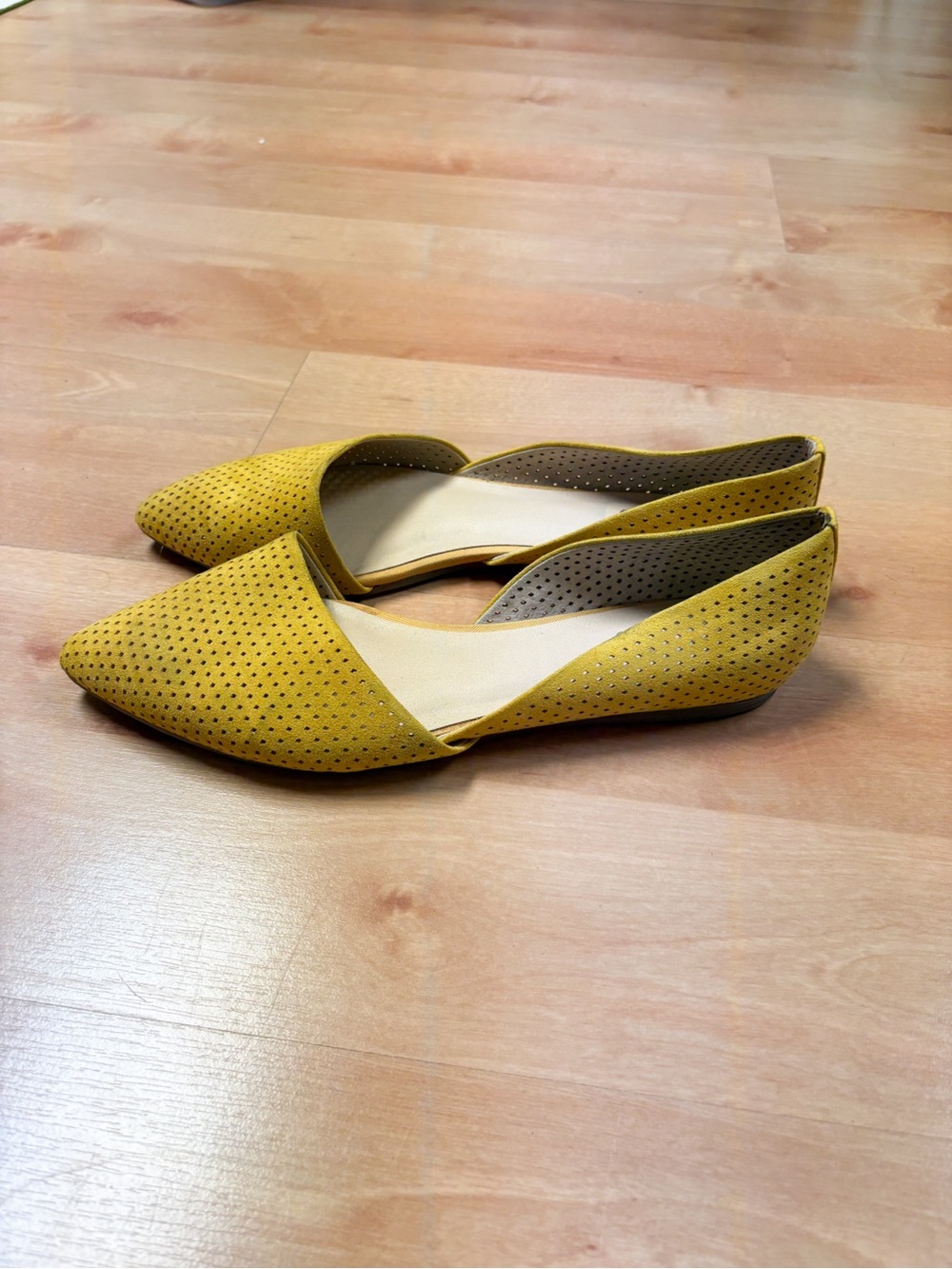 Franco Sarto Honey Mustard Pointed Toe Perforated D’Orsay Flats Womens Size 10 - Picture 5 of 9